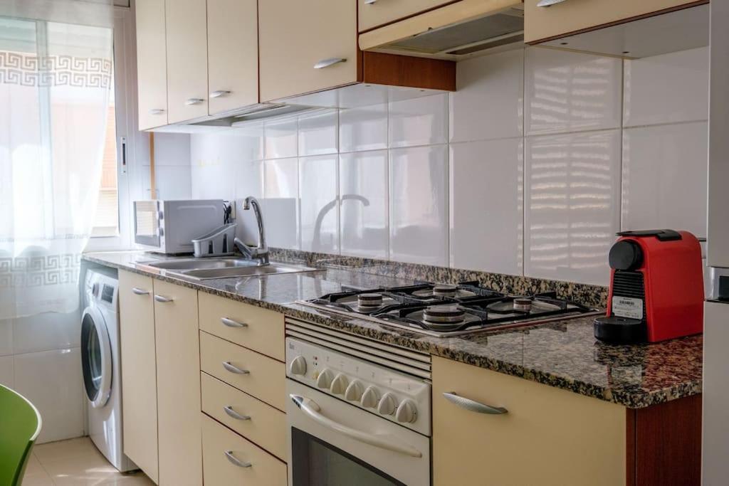 Apartamento En Complejo Residencial, Con Piscina. ซาลอว์ ภายนอก รูปภาพ