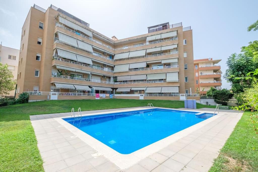 Apartamento En Complejo Residencial, Con Piscina. ซาลอว์ ภายนอก รูปภาพ