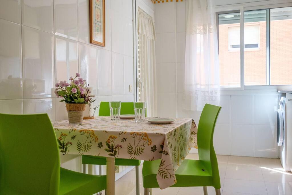 Apartamento En Complejo Residencial, Con Piscina. ซาลอว์ ภายนอก รูปภาพ