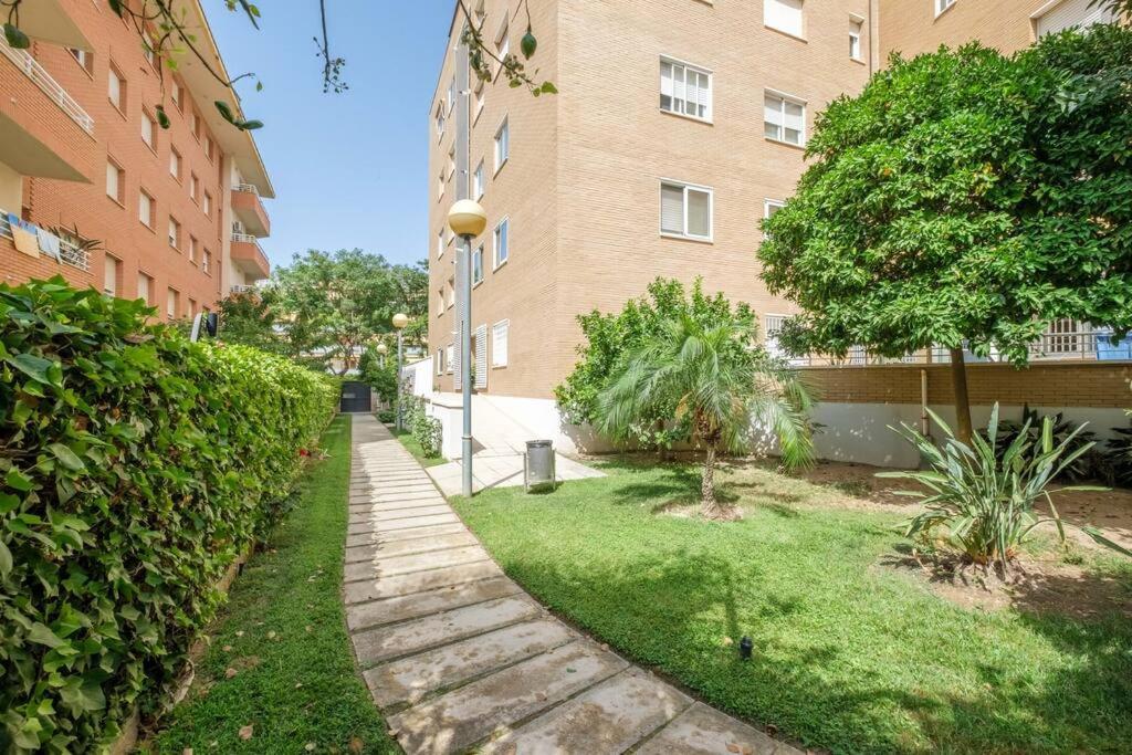 Apartamento En Complejo Residencial, Con Piscina. ซาลอว์ ภายนอก รูปภาพ